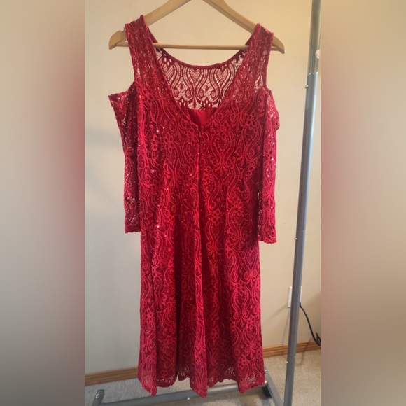 Laura- Cold Shoulder Sequin Lace Dress - Picture 3 of 4